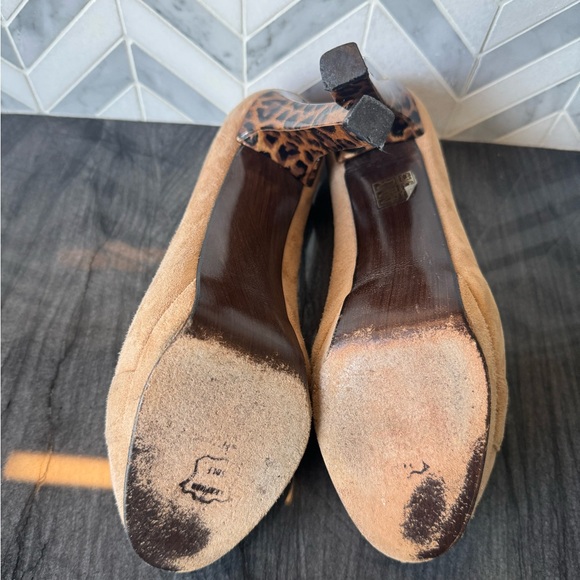 Stuart Weitzman size 9 tan suede upper with leopard 5.25”heel - Gorgeous!! - Picture 4 of 4